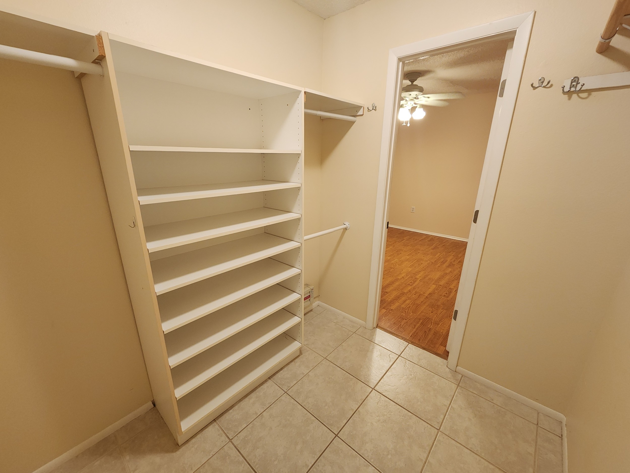 43-walk-in closet